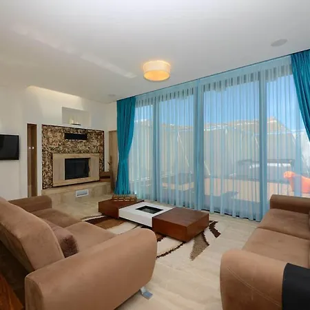 Aria Villa *